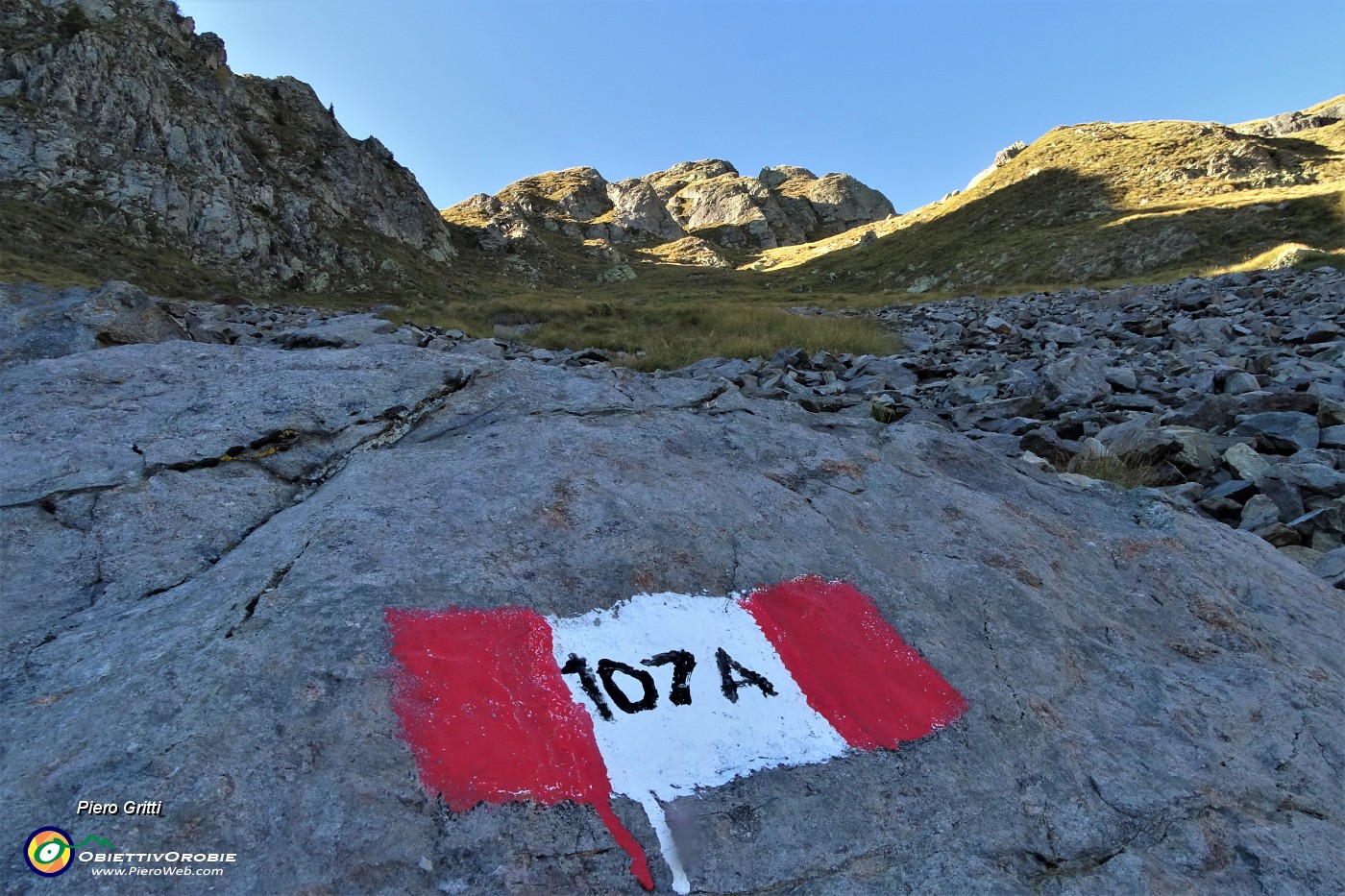 73 Scendendo sul sent. 107A la Val Pianella, sguardo all'indietro.JPG